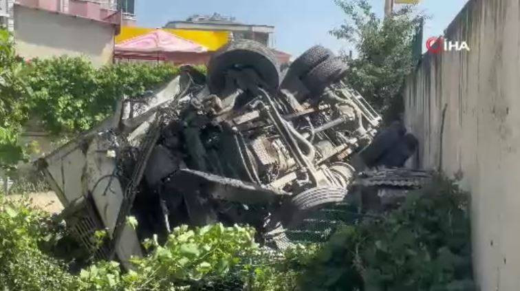 Kamyon evin bahçesine uçtu! Çok sayıda yaralı var - Resim: 21